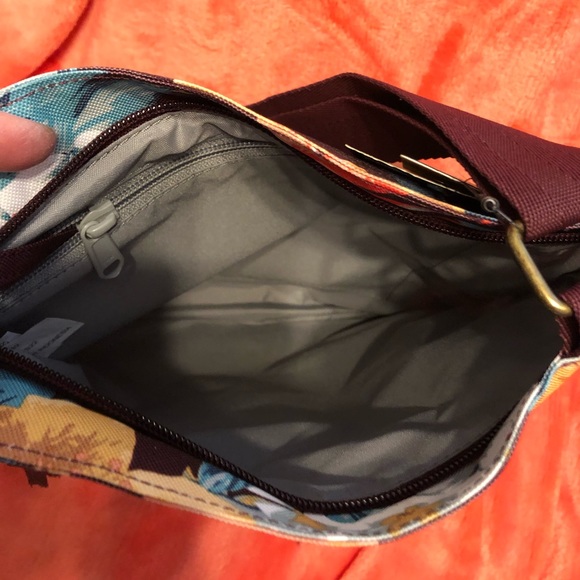 DAKINE Crossbody Bag - Picture 4 of 6